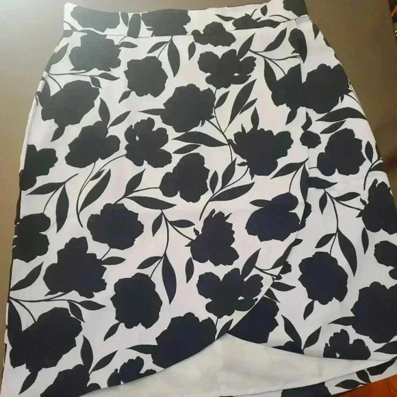 ANN TAYLOR FLORAL SKIRT - Picture 1 of 4